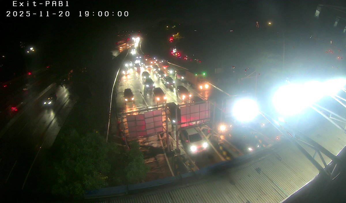 infotolbsd's tweet image. Info terkini Exit Tol Pondok Aren 1 padat merayap imbas volume lalin di Arteri, tertib berkendara dan jaga jarak aman anda. @TMCPoldaMetro @RadioElshinta @SonoraFM92