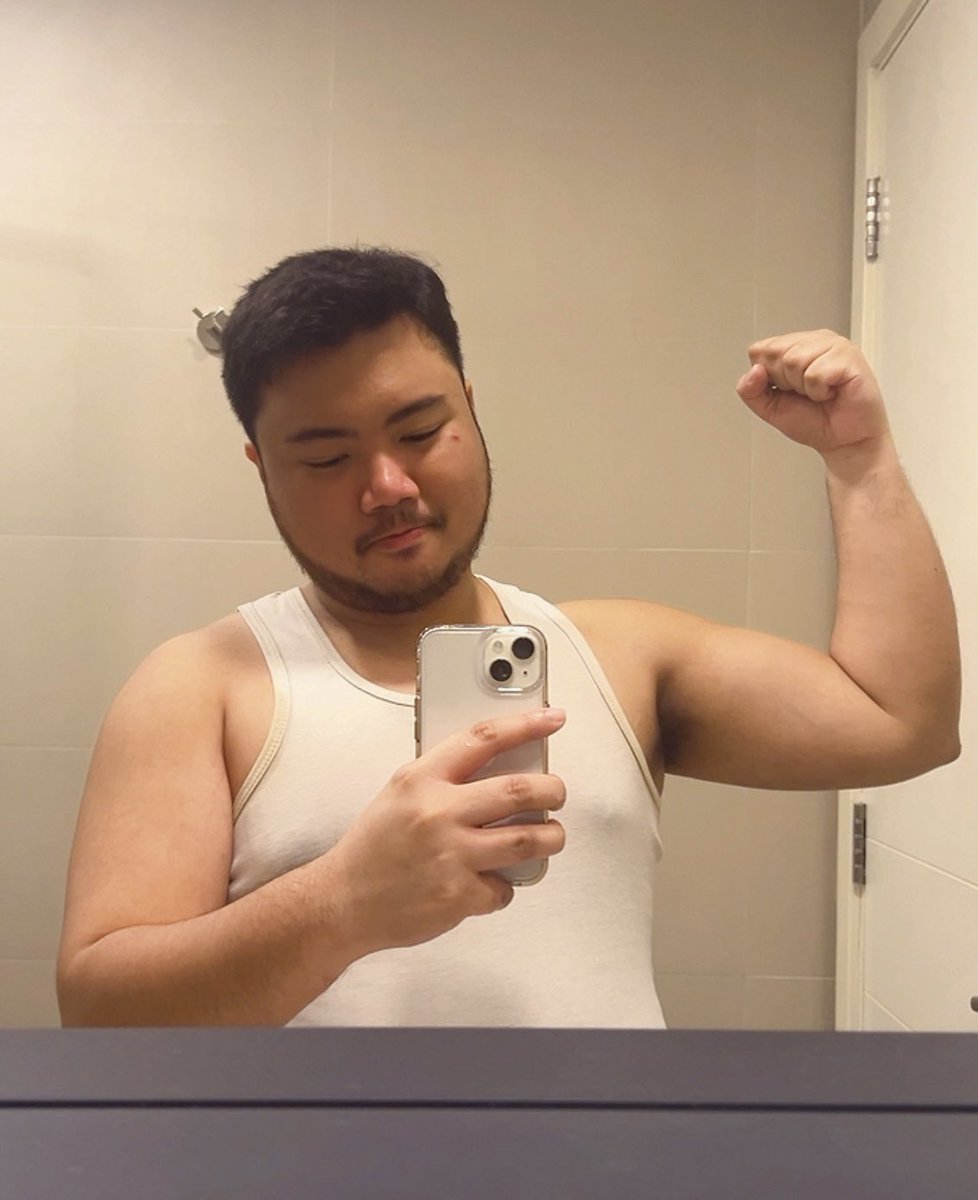 cuddlebearooo's tweet image. kunyare may biceps 🥲