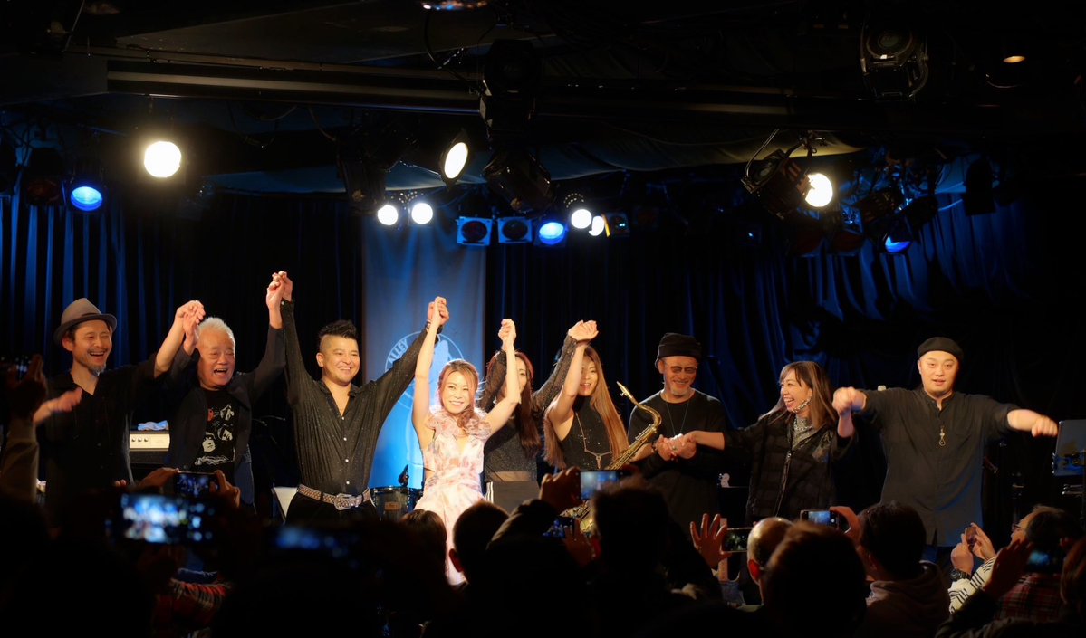 lovetidemayu's tweet image. 日曜日Blues Alley Japan
今年最後のLovetide Liveお越し下さった皆様有難うございました✨

何か感じるものをお持ち帰り頂けてたら嬉しいです🍀

素晴らしいミュージシャン、素敵な皆さまに囲まれ

今年のライブ活動を無事に
締めくくることができました
いつも、本当にありがとうございます😌