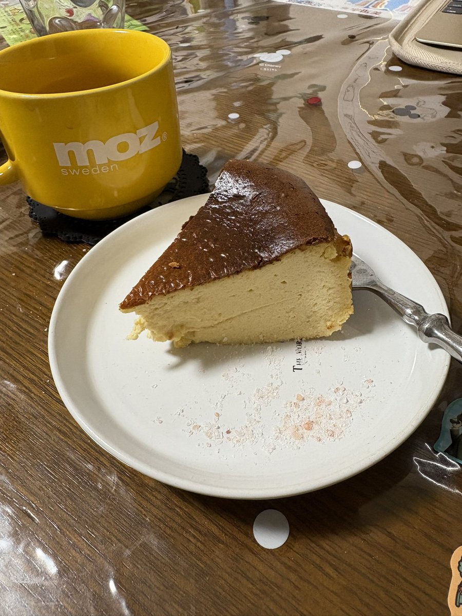 lemonsquash0419's tweet photo. ホールで焼いたので、朝食は当分コイツ

#バスクチーケーキ
#自家焙煎
#コーヒーのある暮らし https://t.co/OCfwBaSgnK