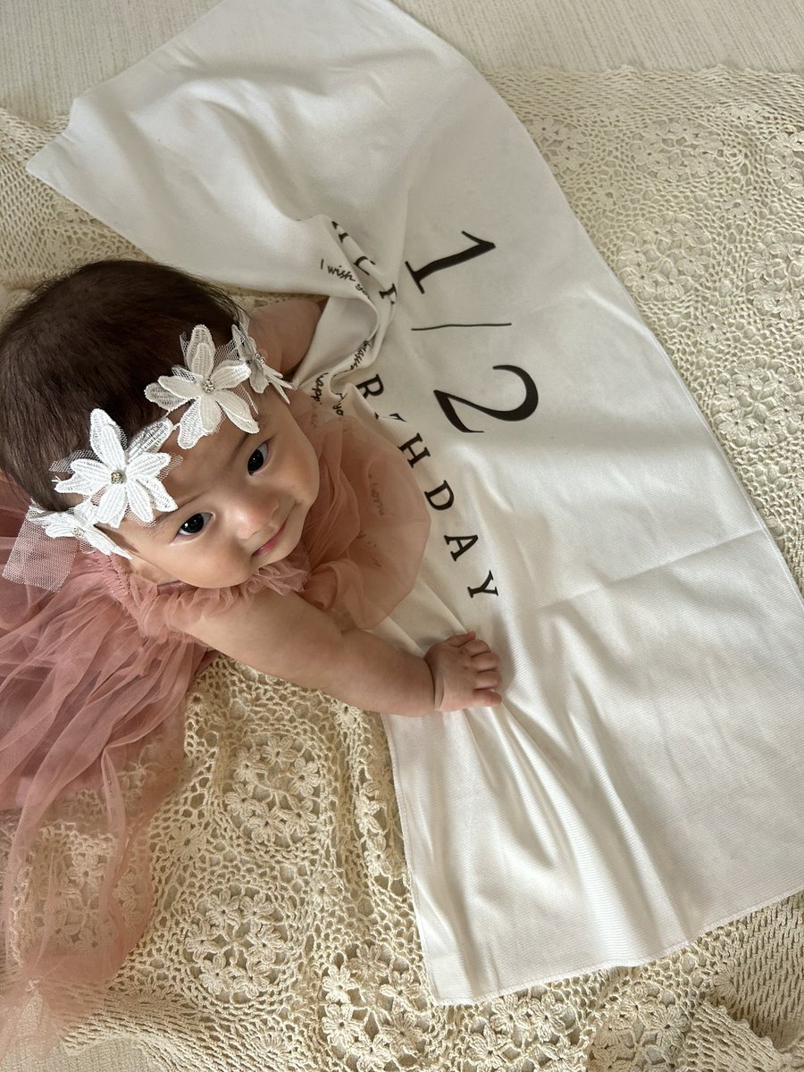 y_mcha_n's tweet photo. 半年迎えたむすめ👶🏻これからもすくすく育て〜！！ https://t.co/iKwl2mhBN6