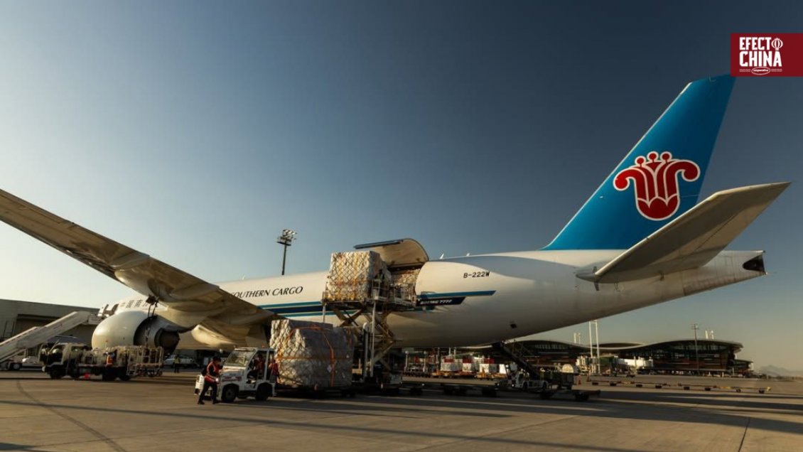 [Fotos] Aterrizó el primer vuelo carguero de China Southern Airlines en Chile @EfectoChina tinyurl.com/2vtxvnj4
