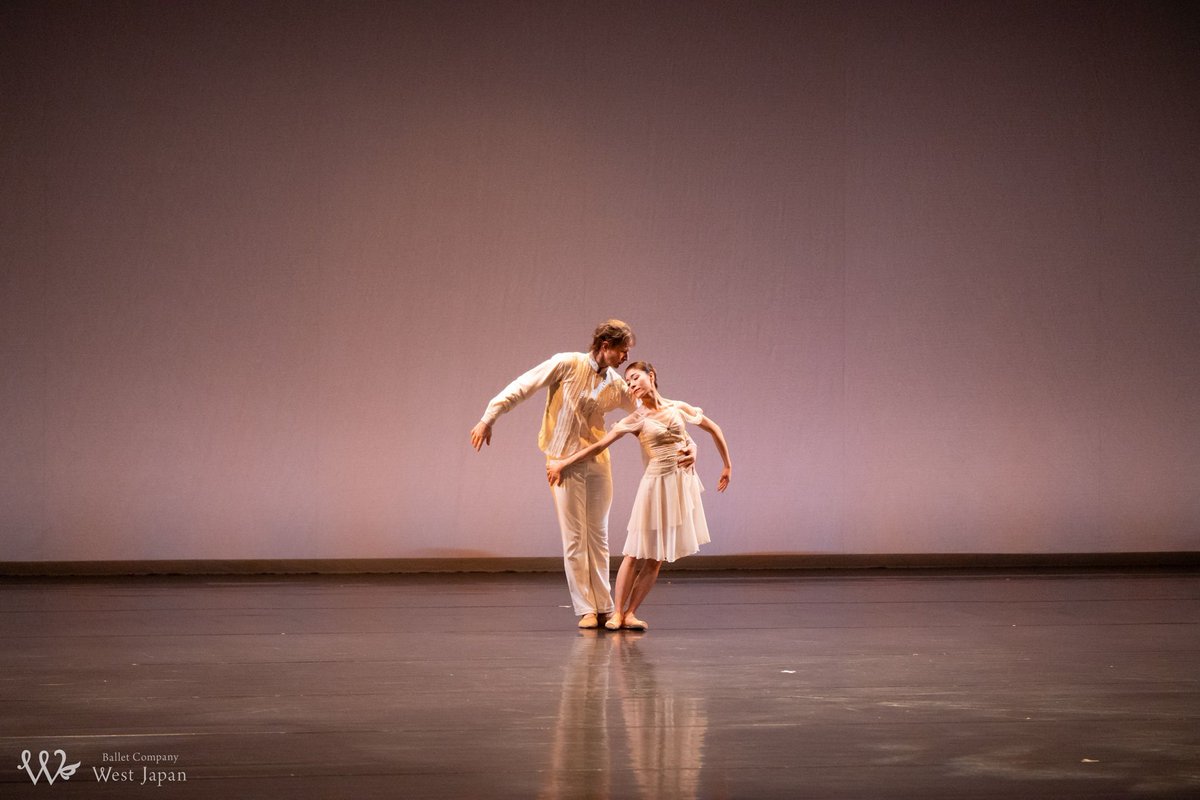 west_ballet's tweet photo. 🎭 劇場での一日

ベートーヴェン 第二楽章
振付｜瀬島五月

全てが無に帰すとき、人は何を想うのか。
やわらかな光が、男女をそっと照らす。
ひとときの救いを求めて

📸 写真　田中みずき

写真たくさん掲載中🆙
⤵️
https://t.co/TynnXQWTrg https://t.co/jJbNDaLJjE