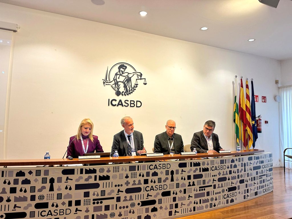 Sylvie56417153's tweet photo. Agradecida a @conselladvocat por poder participar hoy en 14 #indrets sobre Jornada de Derecho de Consumo en transformación: en la mesa 1: Vulnerabilidad contractual. Abusos en suministros, vuelos y viajes combinados ✈️💡📦 ⚖️🤝 en @icasbd. https://t.co/bpY7HrNLY9