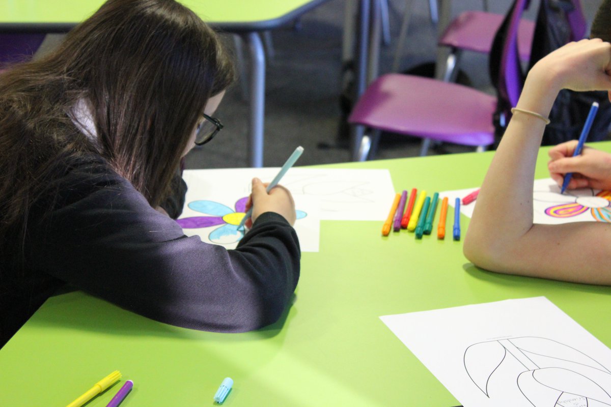 clydebankhigh's tweet image. S2 pupils are celebrating #BookWeekScotland in our library! 🌸 Some created beautiful Friendship Flowers, while others enjoyed some quiet reading time 📚✨ #LoveReading #LibraryFun #S2Readers #FriendshipBlooms