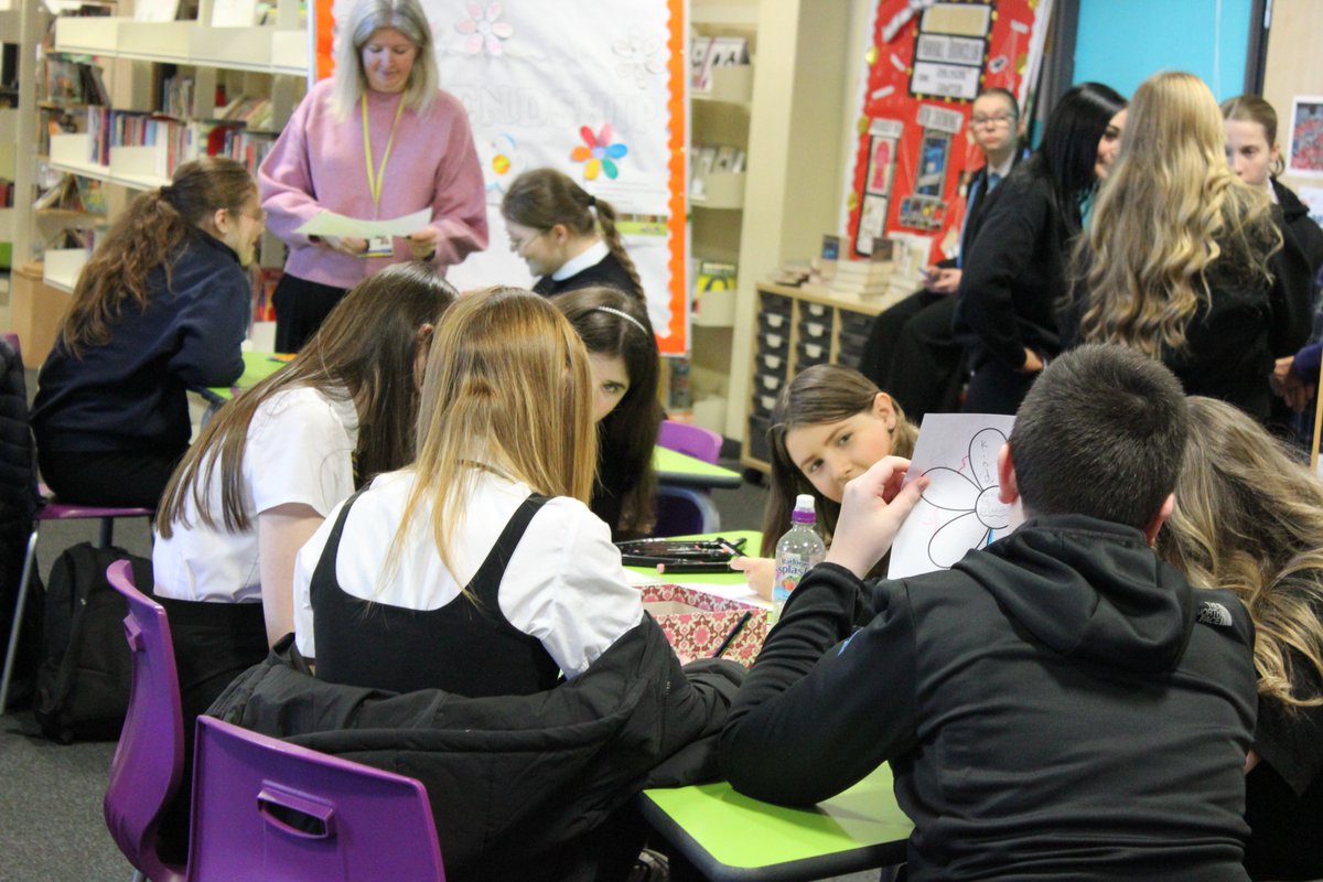 clydebankhigh's tweet image. S2 pupils are celebrating #BookWeekScotland in our library! 🌸 Some created beautiful Friendship Flowers, while others enjoyed some quiet reading time 📚✨ #LoveReading #LibraryFun #S2Readers #FriendshipBlooms