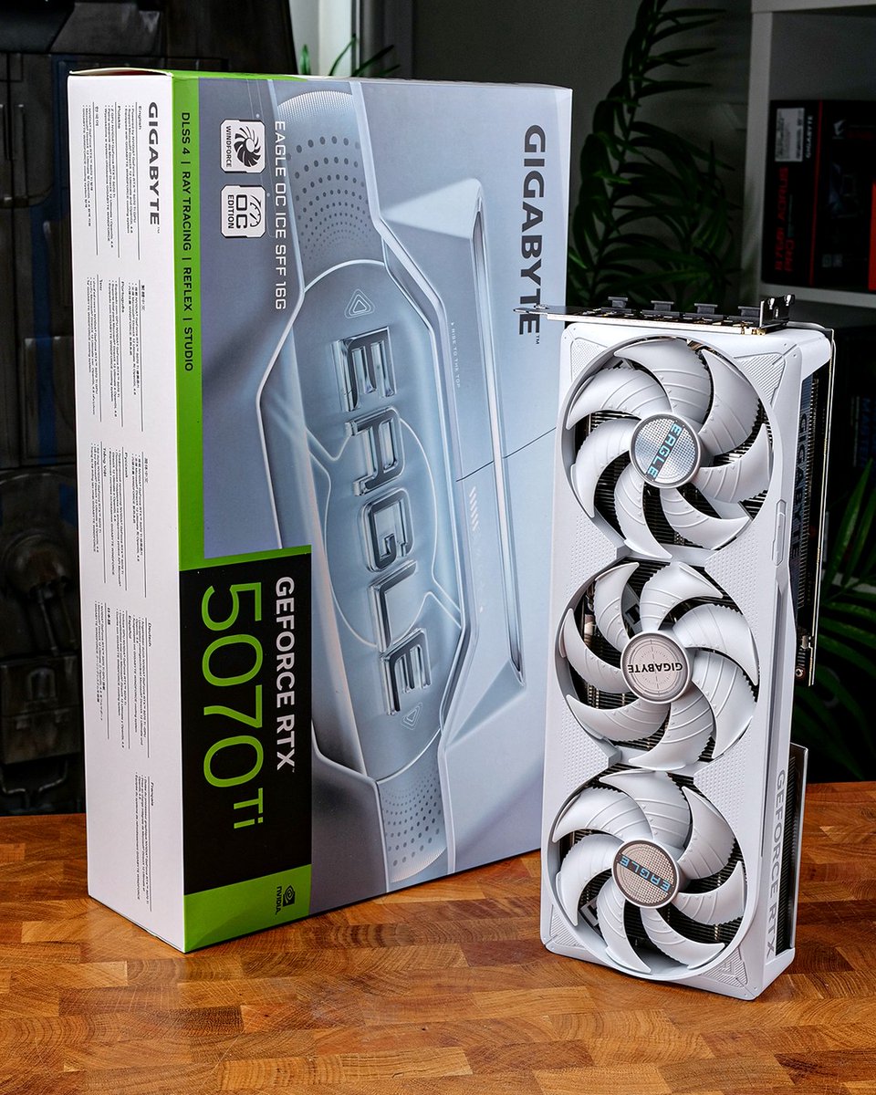 GIGABYTE AORUS AERO AI TOP GAMING POWER 😎

GIGABYTE RTX 5070 Ti EAGLE OC ICE

Dank an 💘🛠📸🎥💻: @ battlerigs @ aorus.nordic

#GIGABYTE #AORUS  #pcbuild #pcmr #pcgaming #gamer #gaming #casemod