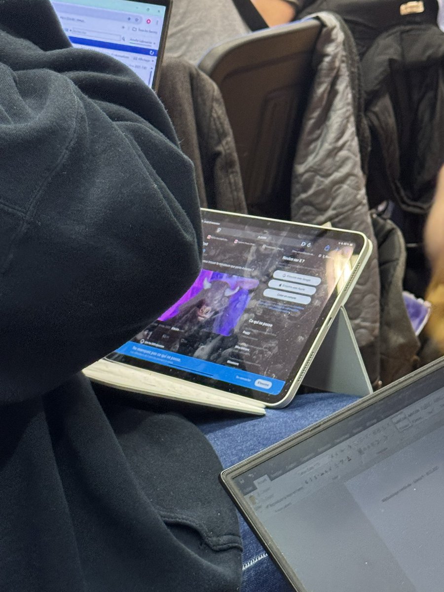 segurant93's tweet photo. les séminaires de master d’histoire c’est bizarre https://t.co/RVMRguF3oL