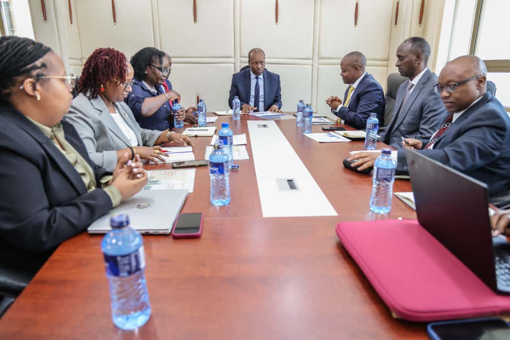 InvestKenya_'s tweet photo. Today CS, @GovLeeKinyanjui engaged the Invest Kenya management team, led by @JohnMwendwaOGW, in a  briefing session to review ongoing preparations for the Kenya International Investment Conference scheduled for March 2026. 

The discussions focused on finalizing the conference’s strategic direction, strengthening stakeholder coordination, and ensuring alignment with national investment priorities. The team also presented an in-depth update on Invest Kenya’s investment deal pipeline, assessing the readiness of various projects and identifying high-priority opportunities that require accelerated action to maximize investor interest and impact.
