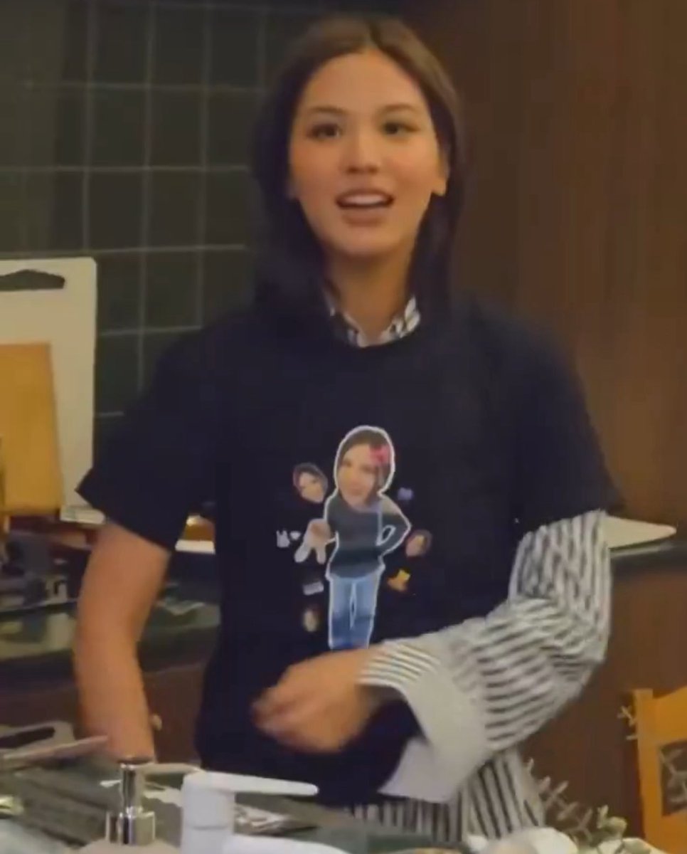 emifruity's tweet photo. THEY HAD A SLEEPOVER AND SHARED EACH OTHER'S CLOTHES?????? https://t.co/r4QES72KJD