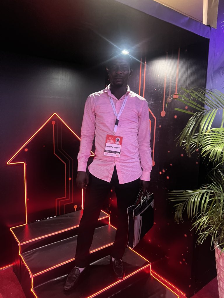 DRealLanrex's tweet image. Live at the #ZenithTechFair 

#ZenithTechFairDay
#dataFam