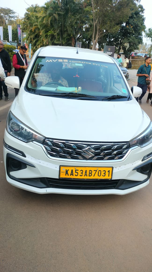 MadhunaikBunty's tweet image. Two delegates fm Russia were harassed at #BIEC by @Uber_India @Uber driver was so much abusive towards  them for their three bags including a small cart 3-4kg Box. Extra money from them &amp;amp; drivers came in support of him shouting, abusing.

Train them first sense @Uber_India