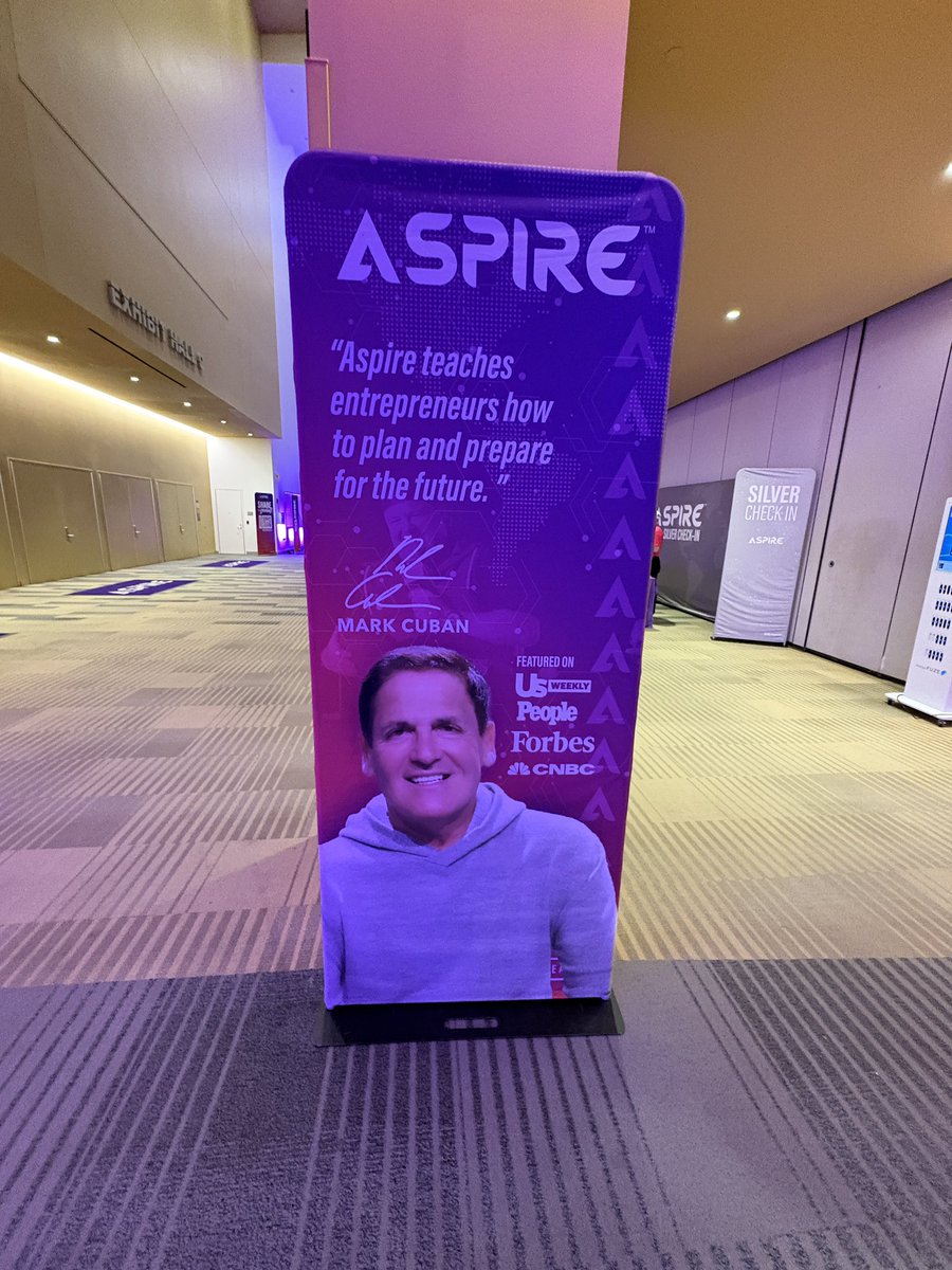 Getting ready for pumped up day here in Columbus, Ohio <a href="/AspireTour/">Aspire Tour</a> <a href="/garyvee/">Gary Vaynerchuk</a> <a href="/veefriends/">VeeFriends</a>