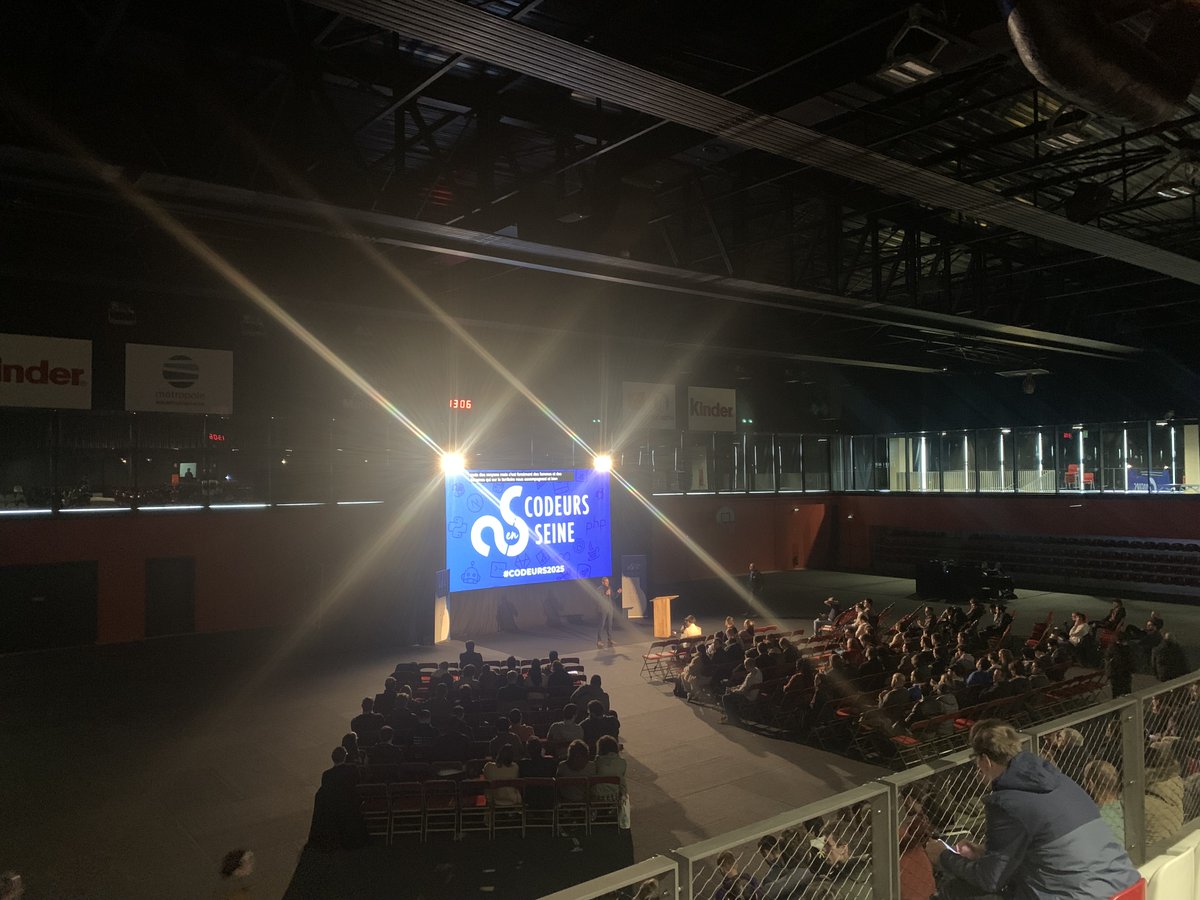 codeursenseine's tweet image. Après les mots de la @MetropoleRouenN par @Marchani76 et l’introduction du collectif Les Fées Marraines pour la mixité dans le numérique, merci à eux ! 🙏
On se retrouve en Salle A pour la keynote, qui marque la suite des conférences de cet après-midi. #Codeurs2025