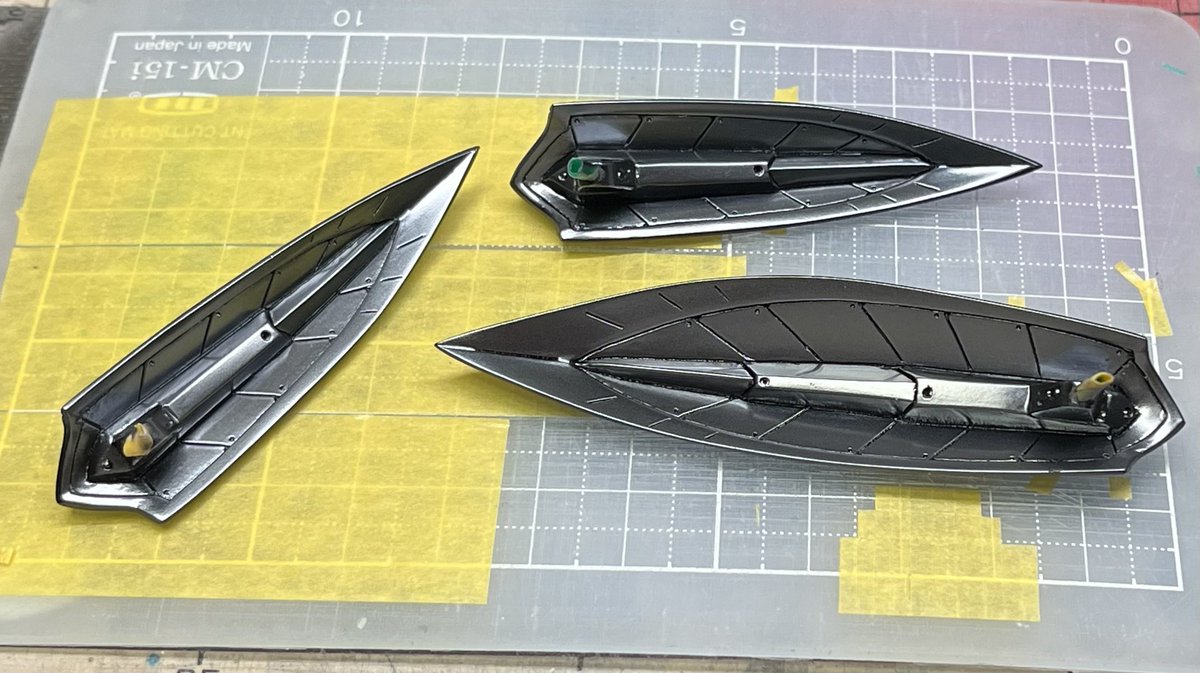 塗装開始！
まずはフレームから！
光のあたり加減でけっこう色味が変わります🤓

#ガストテ