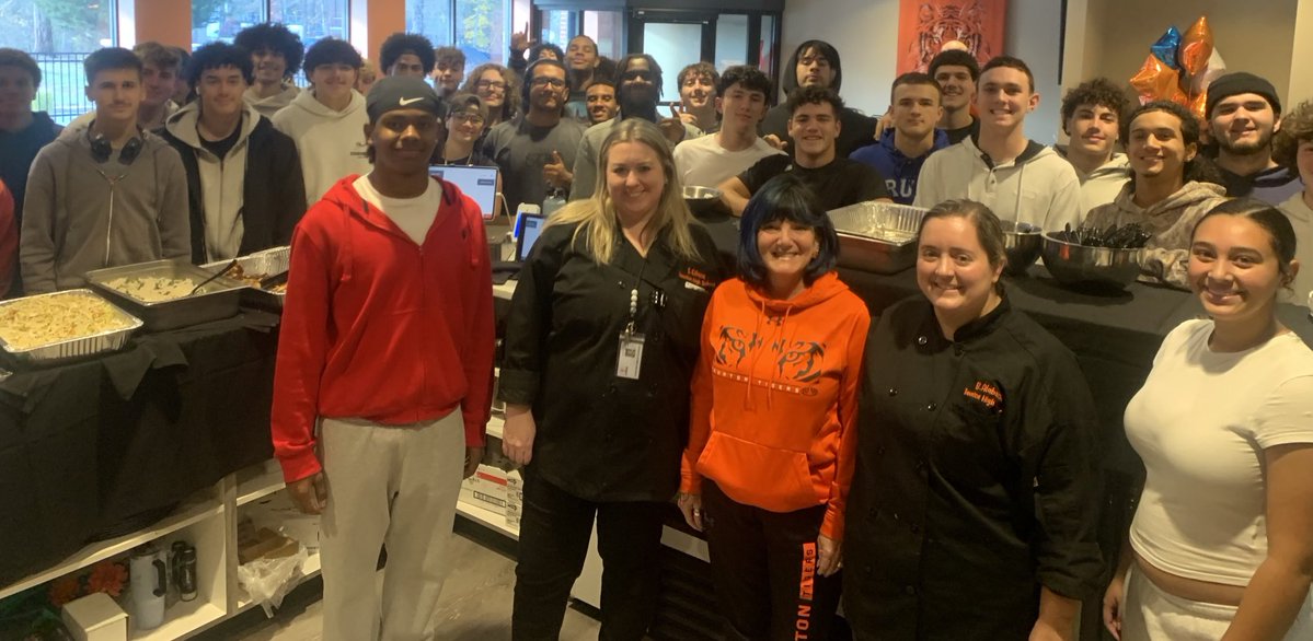 TauntonFootball's tweet image. Overdue shout out to ⁦⁦@THSCulTD⁩ for their pregame meals for the Tigers.  We are very appreciative #gotigers ⁦@ThsWebmaster⁩ ⁦@Taunton_Schools⁩