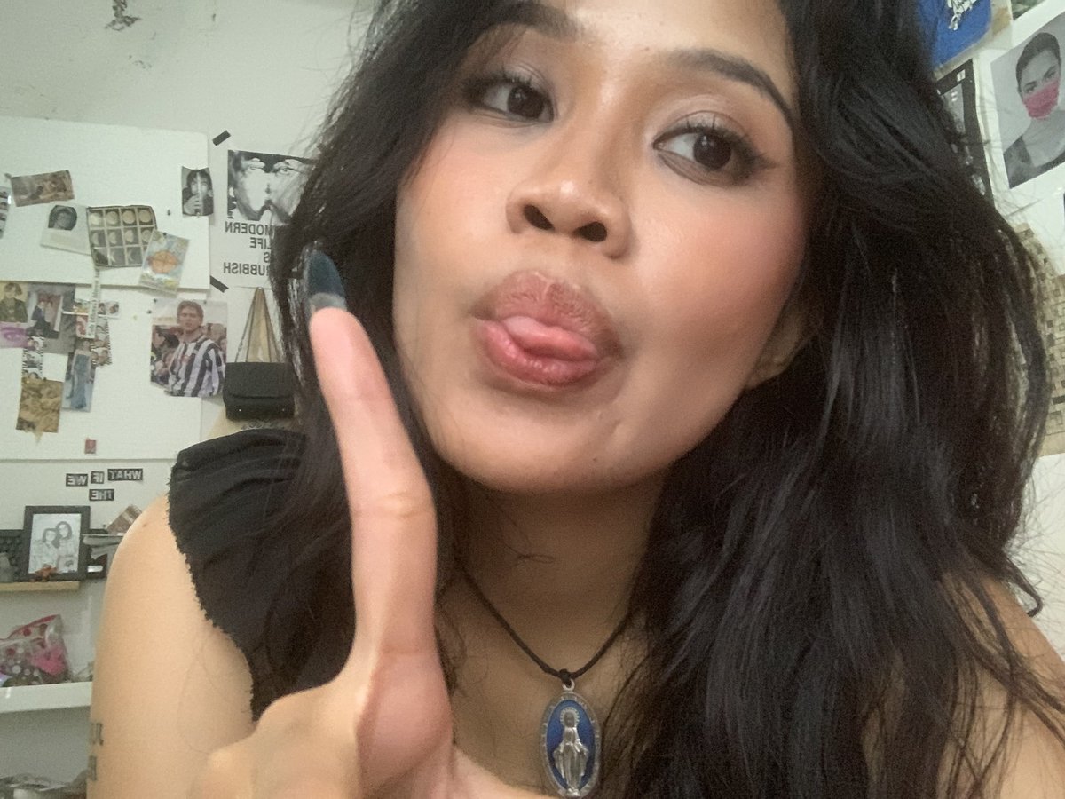 anakkiribanget's tweet image. my make up before and after 8+ hours without touch up