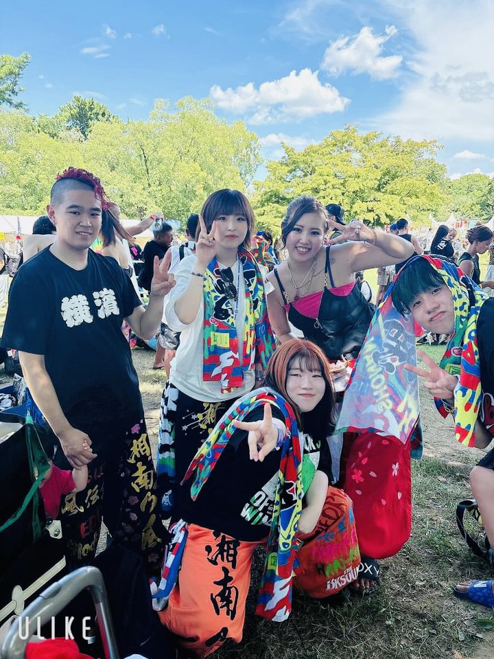 yusei_hachi1130's tweet photo. 99年、盛り上げて行きましょ🔥

実話、ライブで同じ会場の時は会ってこんな感じで写真撮ってます📸

少ないかもしれませんが盛り上げる気持ちは一緒です👊

#湘南乃風 #風一族  #99年 https://t.co/E4gSEapfxs