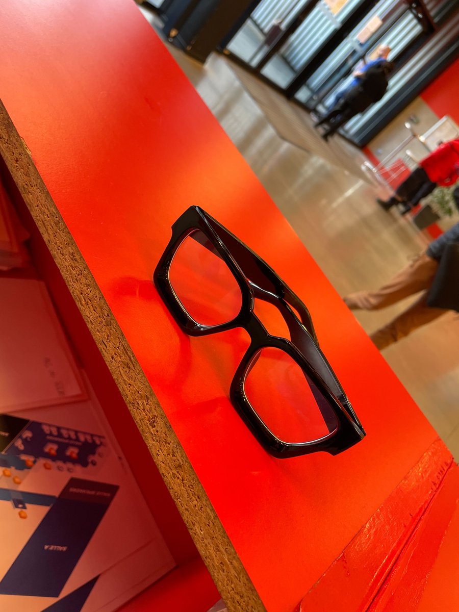codeursenseine's tweet image. 🕵️‍♂️ Mission lunettes perdues : on a retrouvé une paire en Salle A ! Son propriétaire peut venir la récupérer à l’accueil 👓✨ #Codeurs2025