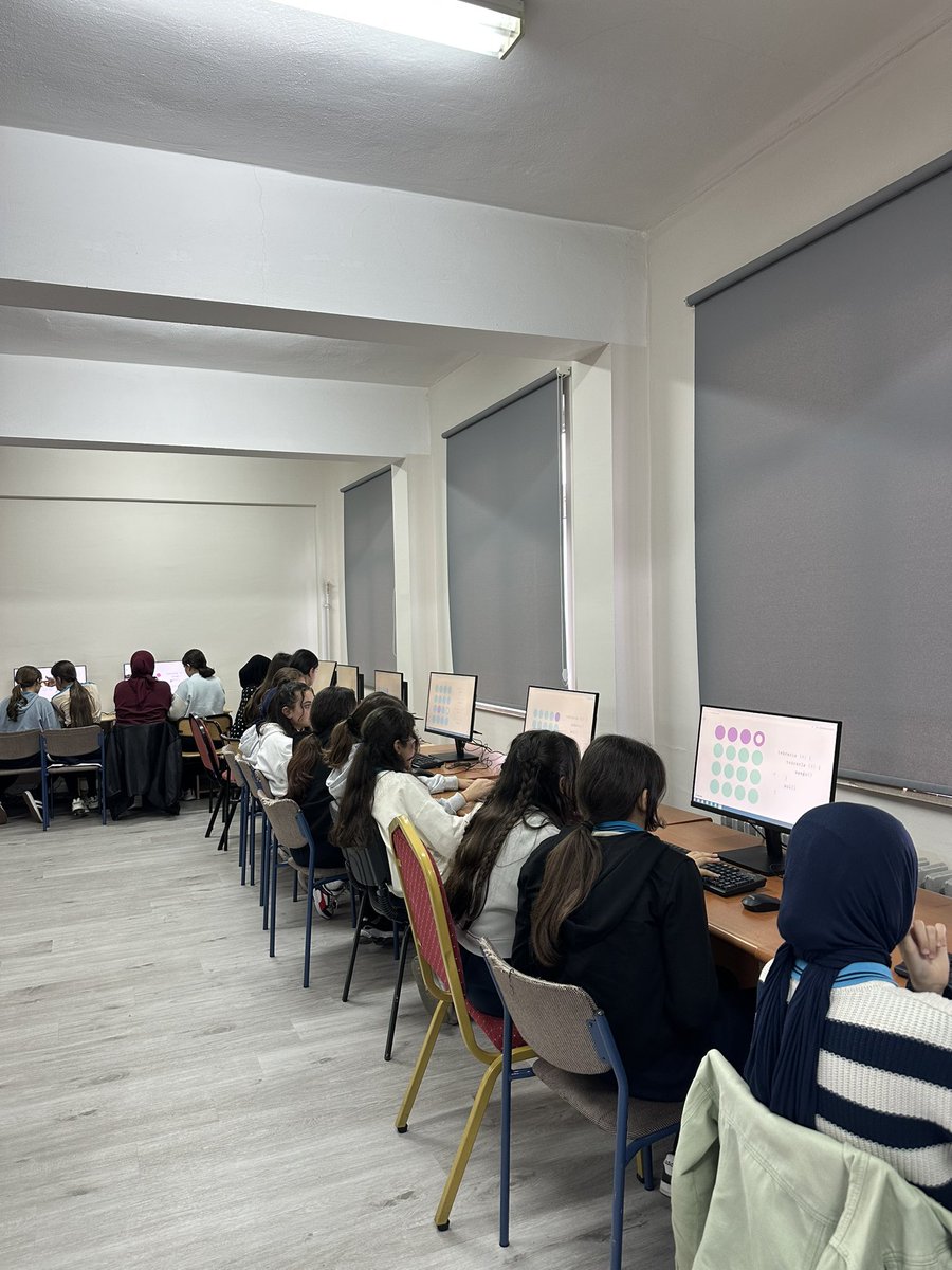 sehitgokhanuzun's tweet image. #codeweek Okulumuz öğrencilerinin Codeweek günlerinde yapmış olduğu kodlama çalışmaları. Bilişim Teknolojileri öğretmenimiz Aslı KOCAOĞLU, Codeweek günlerindeki ilk çalışmasında 7. sınıf öğrencilerine “Compute it” kodlama uygulamasını yaptırdı.