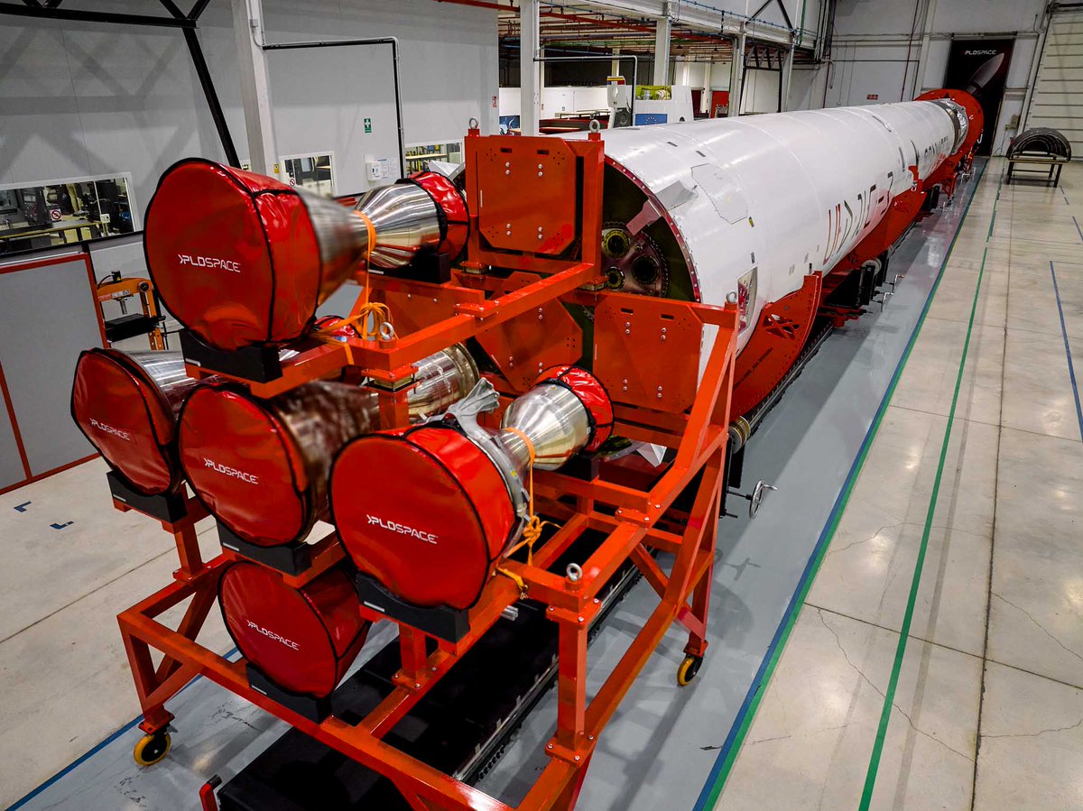 PLD_Space's tweet image. Unveiling the first MIURA 5 launch vehicle qualification unit!

This is the first qualification model (QM1) of our MIURA 5 orbital launch vehicle, designed to complete the validation of fully assembled subsystems ahead of flight:

✅ Second stage → After structural testing, this…