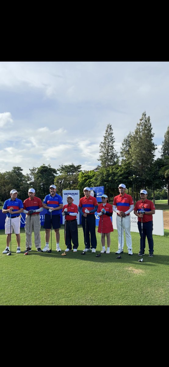 ⁦<a href="/euLegendsTour/">Legends Tour</a>⁩ amazing pro am yesterday in Cambodia at the vattanac legends championship, beat the pro, ams play a scramble against the pro, chap on my left is a former chairman of parliament, 93 years old, still playing golf, oh and winning yesterday I should mention👌⛳️