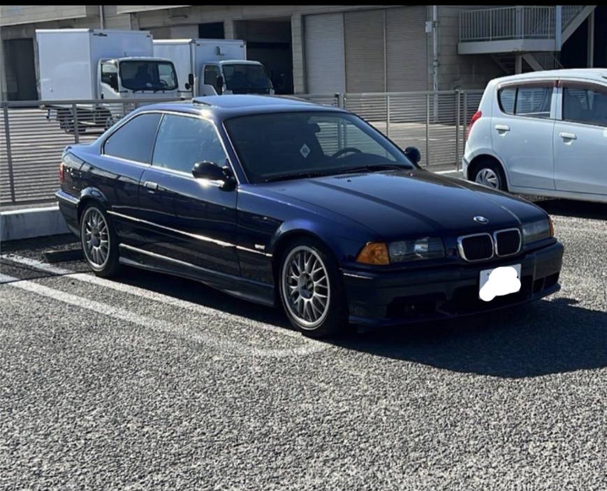 ARkELeonGe's tweet image. 車売ります！代理
・BMW e36 318is 1998 Mテクニック
・1.9エンジン 108800km　
・左ハンドル　5速MT
・車検2026年4月
・マフラーワンオフ
・リアスピーカーキッカー
・usサイドマーカー
・純正BOSCHヘッドライト
・純正サンルーフ(バリバリ元気)
120万一括希望、友達だろ割あるかも🤔
#車売ります