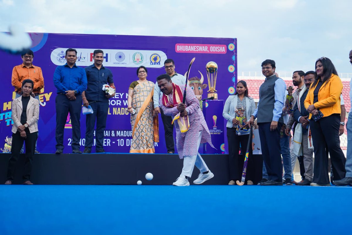 𝗢𝗱𝗶𝘀𝗵𝗮 𝗽𝗿𝗼𝘂𝗱𝗹𝘆 𝘄𝗲𝗹𝗰𝗼𝗺𝗲𝘀 𝘁𝗵𝗲 𝗙𝗜𝗛 𝗛𝗼𝗰𝗸𝗲𝘆 𝗠𝗲𝗻’𝘀 𝗝𝘂𝗻𝗶𝗼𝗿 𝗪𝗼𝗿𝗹𝗱 𝗖𝘂𝗽 𝗧𝗮𝗺𝗶𝗹 𝗡𝗮𝗱𝘂 2025 𝗧𝗿𝗼𝗽𝗵𝘆 𝗧𝗼𝘂𝗿

Hon'ble Minister, Panchayati Raj and Drinking Water of Odisha, Sri <a href="/RabiNaikBJP/">Rabi Narayan Naik</a> unveiled the FIH Hockey Men's Junior