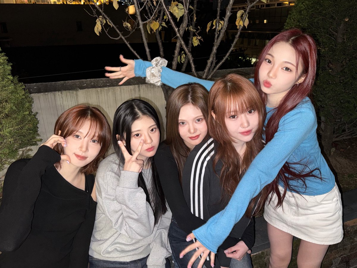 official_KIIRAS's tweet photo. [📸]

20251120 KIIRAS 1st Single ‘BANG BANG!’ 발매 기념 팬사인회 완료💘

평일저녁에도 함께해줘서 고마워요 키블리💕

#KIIRAS #키라스
#BANGBANG #KIIRAS_BANGBANG https://t.co/omQ4zc6nbJ