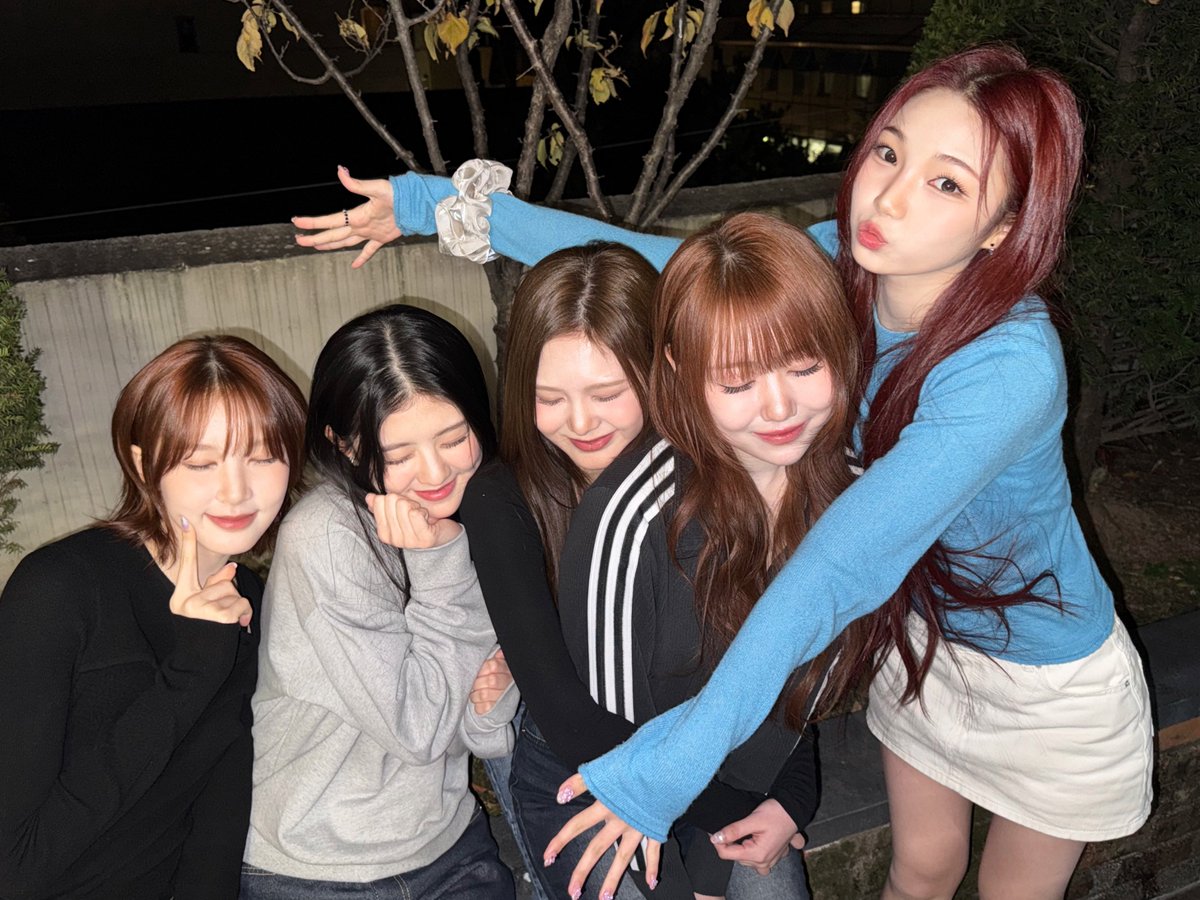 [📸]

20251120 KIIRAS 1st Single ‘BANG BANG!’ 발매 기념 팬사인회 완료💘

평일저녁에도 함께해줘서 고마워요 키블리💕

#KIIRAS #키라스
#BANGBANG #KIIRAS_BANGBANG