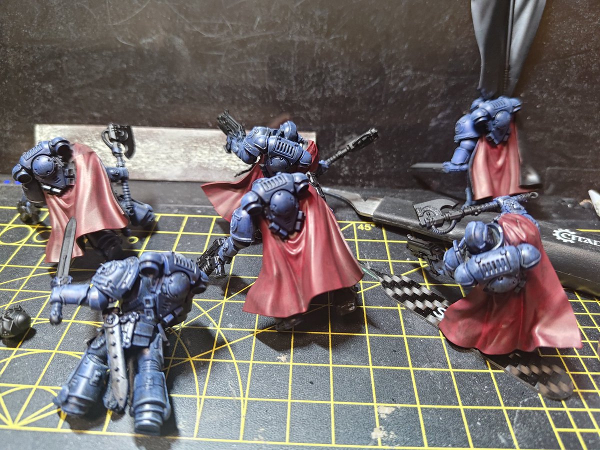 仕事終わりにまったり、
赤ちゃん抱っこしながら。

みんなチャンピオンだったら良かったのに（強いし、マントがないから楽）