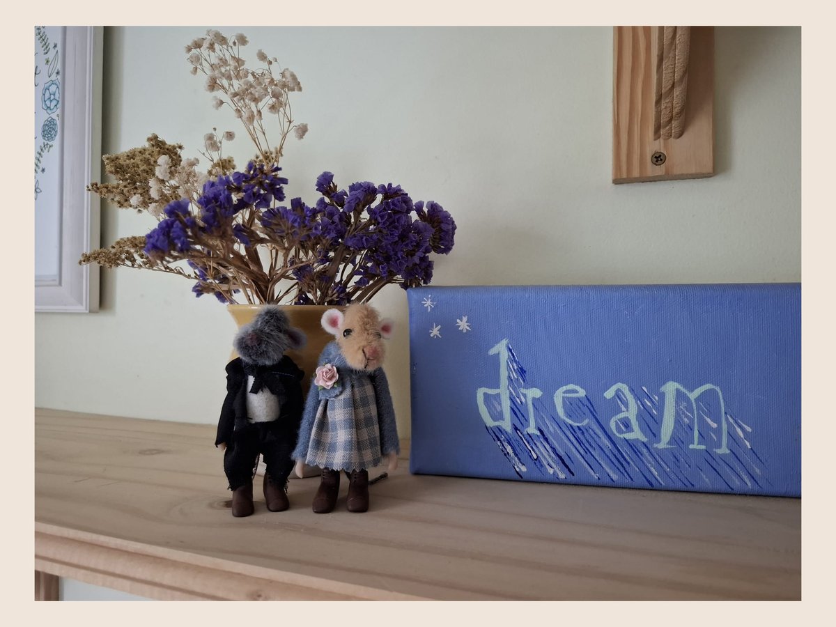 pickledesign's tweet image. We have a dusting of snow today! And the mice have escaped! These pesky two came from our wonderful clients Bertrum Muffett Creations, who we recently designed a website for :) pickledesign.co.uk/mice-adventure…