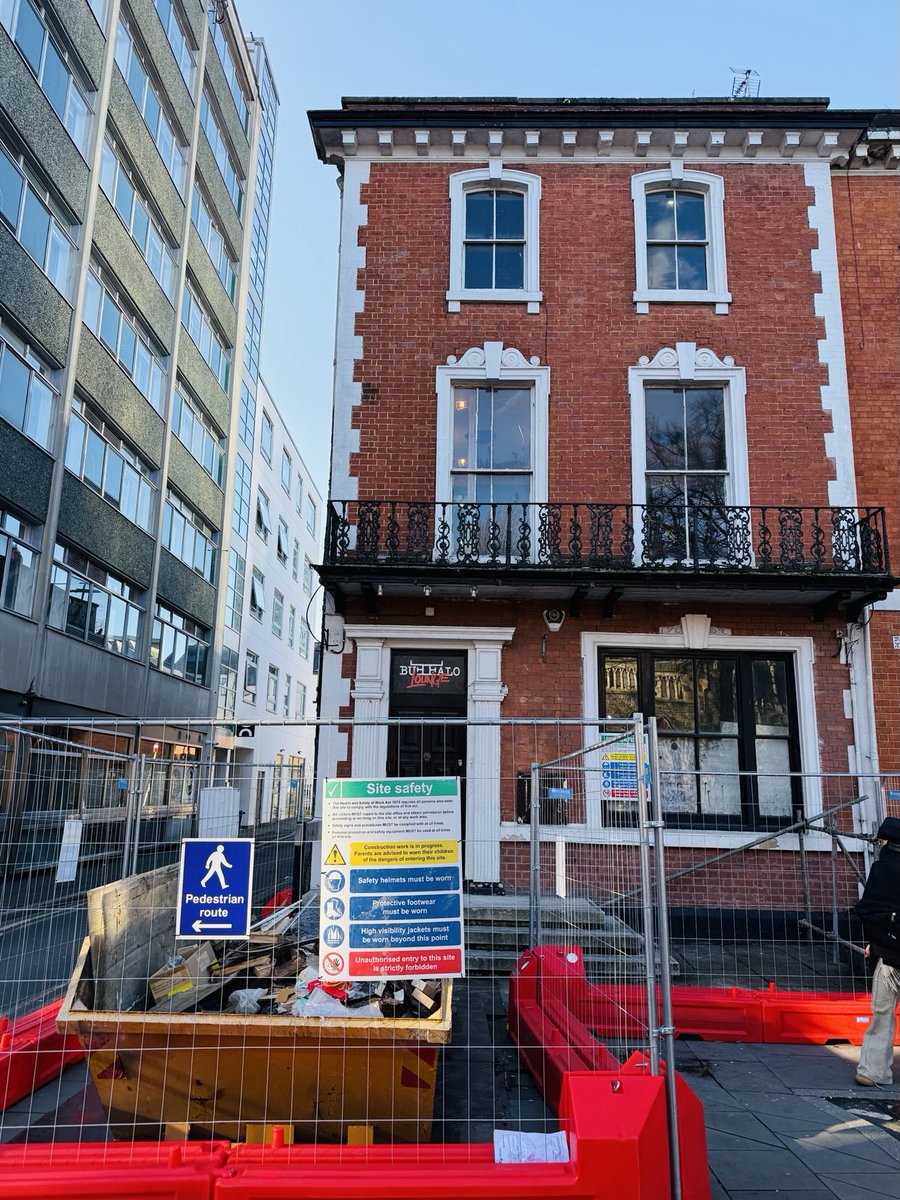 ILovesTheDiff's tweet photo. Works restarting in old Buffalo Bar. That was a great venue back in the day. Such a nice street, Windsor Place. https://t.co/8kYSM6Aj1g