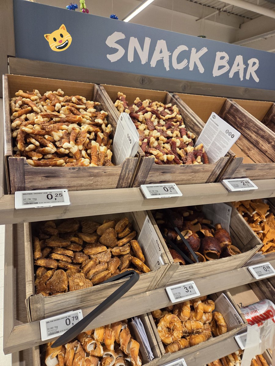 fred_mclaren's tweet image. ...und irgendwann werde ich dort zugreifen...weil es so lecker ausschaut.🤤🙂 #Tierfutter