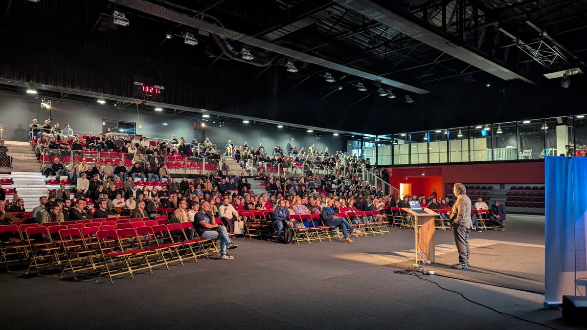 codeursenseine's tweet image. Et si notre futur numérique était réellement autonome ? @waxzce trace la voie lors de la keynote d&apos;après-midi !  #Codeurs2025