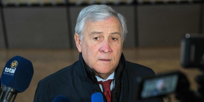 Tajani è favorevole all'utilizzo dei beni russi sequestrati. Questa è la dimostrazione più grande dell'inutilità di un personaggio mediocre. Se rubi soldi russi agli occhi del mondo sarai visto come un ladro e più nessuno nel mondo avrà fiducia in noi.

È così difficile capirlo?