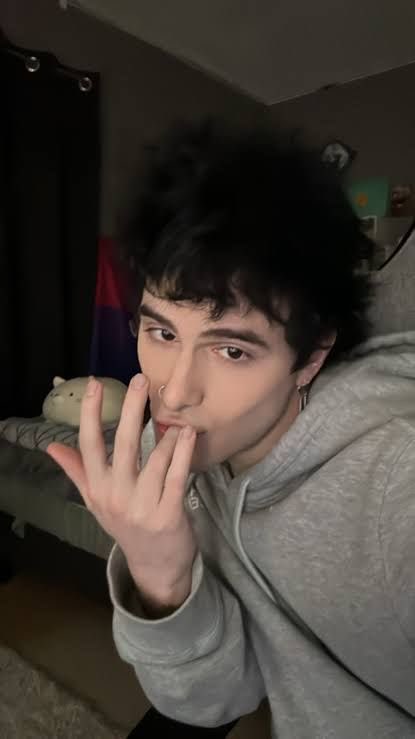 int0th3night's tweet photo. oral fixation boy https://t.co/7tjvKeFQFP
