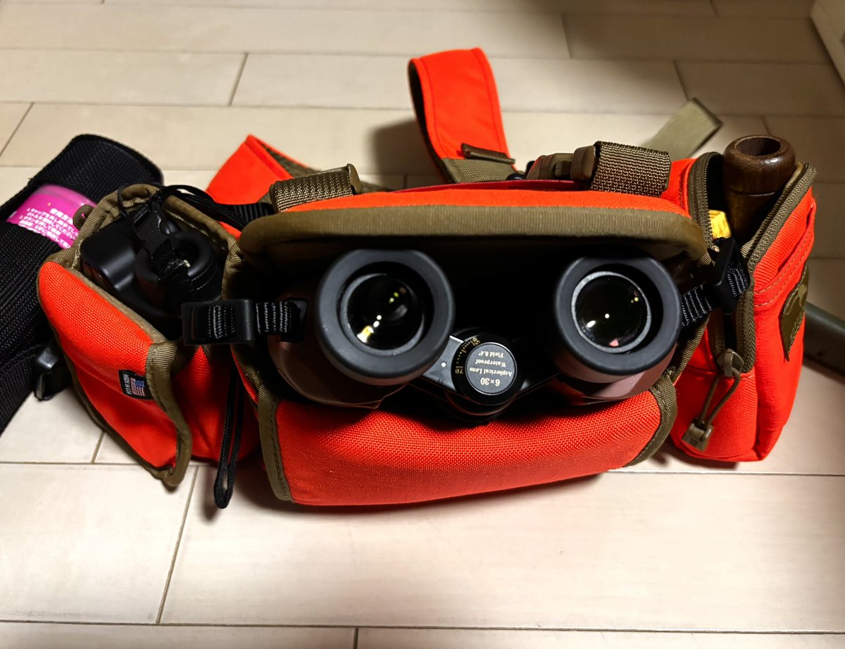 araithehunter's tweet image. 今日の猟装、アメリカから個人輸入で取り寄せたMarspialのビノハーネスセット（ジップポーチ＆レンジファインダーケース）を使用したのだけど、本当に快適だった。
ハーネスには所持許可証、登録証、バッジと双眼鏡（ヒノデ 6x30-B…