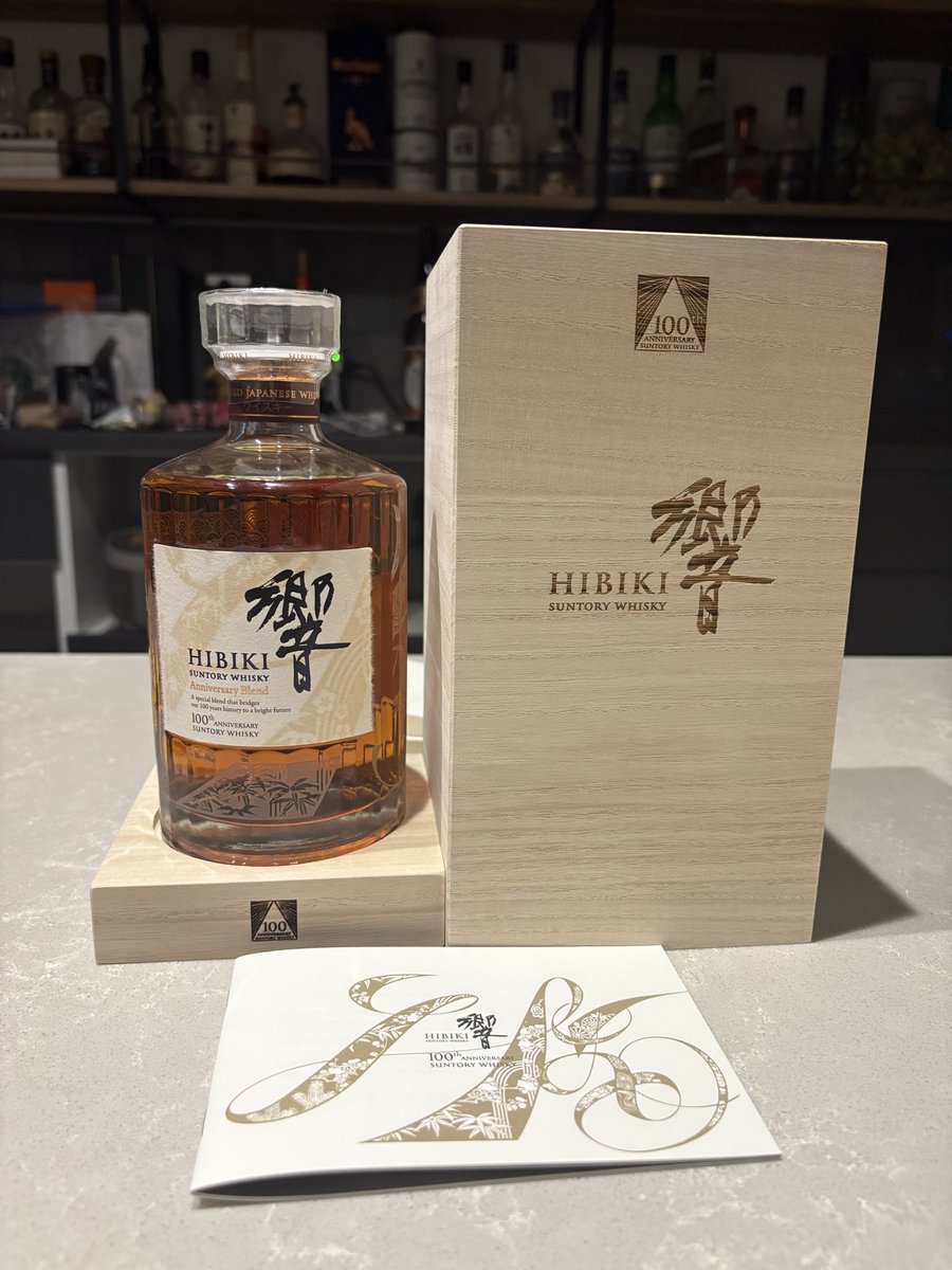 Yunaryman's tweet photo. 響100周年ボトル当たりました✨飲まずにまだ封印。 https://t.co/VTX7eVTWQC