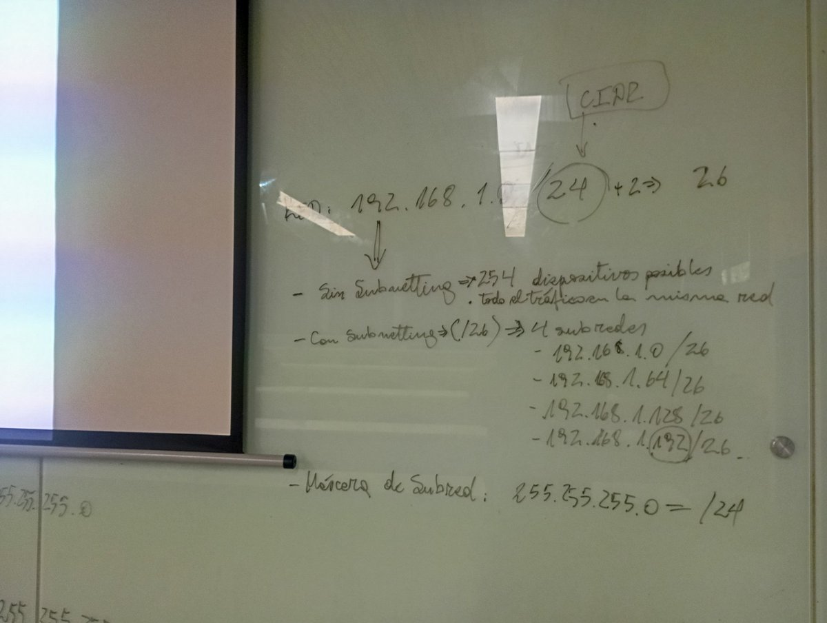 titomedinaneira's tweet image. Clase de hoy para la sección 302 de &quot;Redes y Comunicación de Datos&quot;, #subnetting (subdividir la red en N redes). Esto se hace en el router, para enrutar las subredes. En el switch, se hace gestión solamente de las subredes, via VLANs. Mañana, haremos ejercicios sobre lo mismo