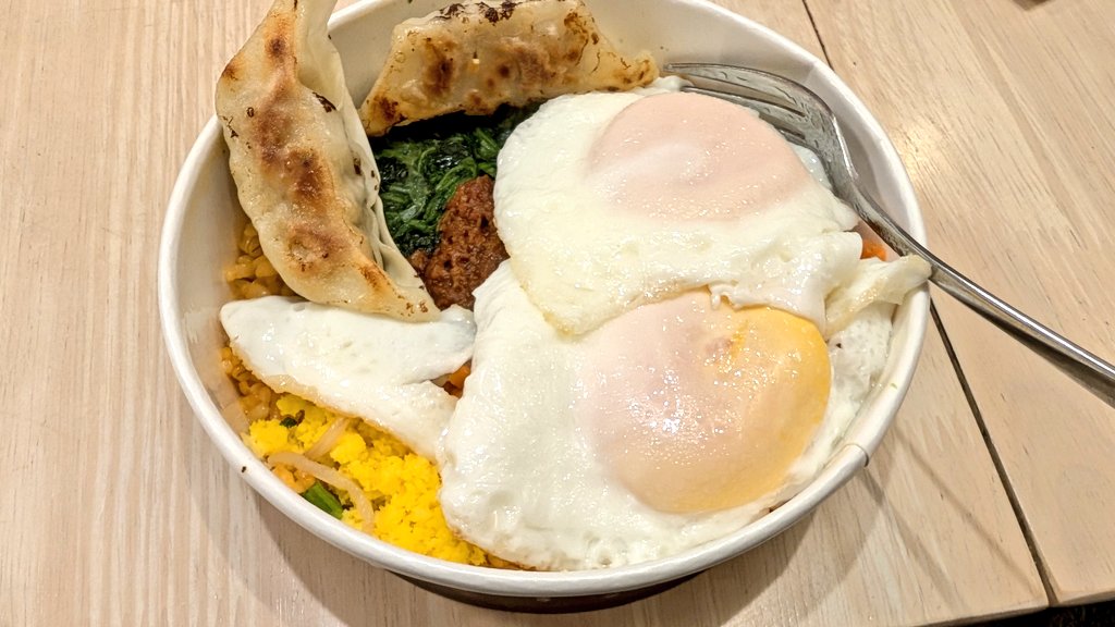 HinataLabo's tweet photo. インフル！😑
残業！
円安！
飯テロ！

いろいろしんどい😑 https://t.co/0TBiTJHkS7
