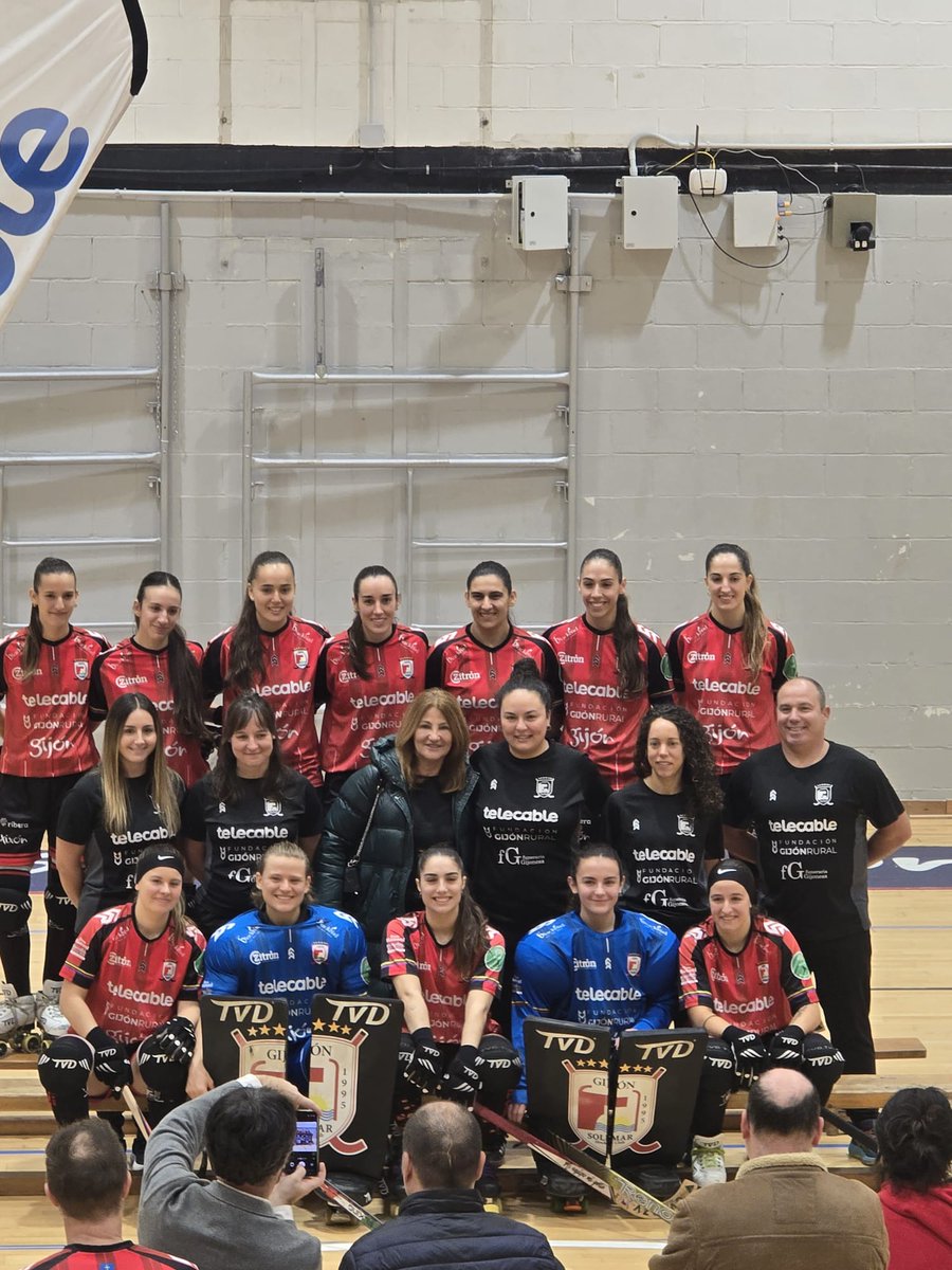 💪Siempre con nuestras chicas del Gijón Hockey Club. 
🏒 Un año más reforzamos nuestro patrocinio con el deporte gijonés