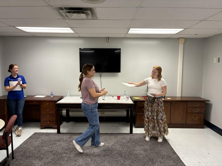 clevecityschool's tweet image. Yesterday evening at The Family Resource Center, families celebrated completing this season of Adult English Language Learning. 🌟 Their dedication each week has been incredible. Grateful for our ESL team and CHS student volunteers who supported childcare. 💙 #BuildingCommunity