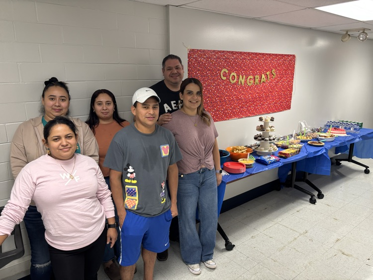 clevecityschool's tweet image. Yesterday evening at The Family Resource Center, families celebrated completing this season of Adult English Language Learning. 🌟 Their dedication each week has been incredible. Grateful for our ESL team and CHS student volunteers who supported childcare. 💙 #BuildingCommunity