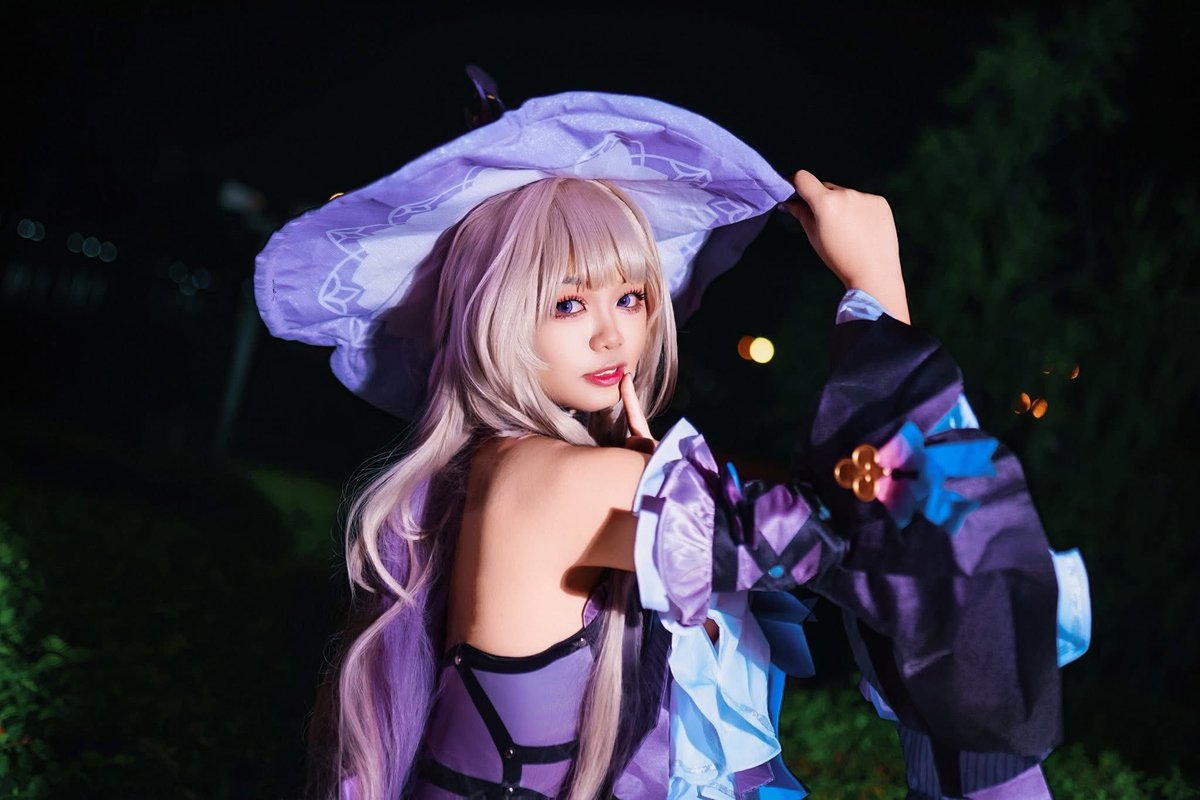 Umeshu233's tweet photo. The Herta Cosplay at Thailand Gameshow x GamesCom Asia 2025

Photo by Mr.Apivit

#tgs2025 #cosplay #theherta #hsr #honkaistarrail #ThailandGameShow #コスプレ #コスプレイヤーさんと繋がりたい #マダム・ヘルタ #ヘルタ #崩壊スターレイル https://t.co/JFHIXMIyTS