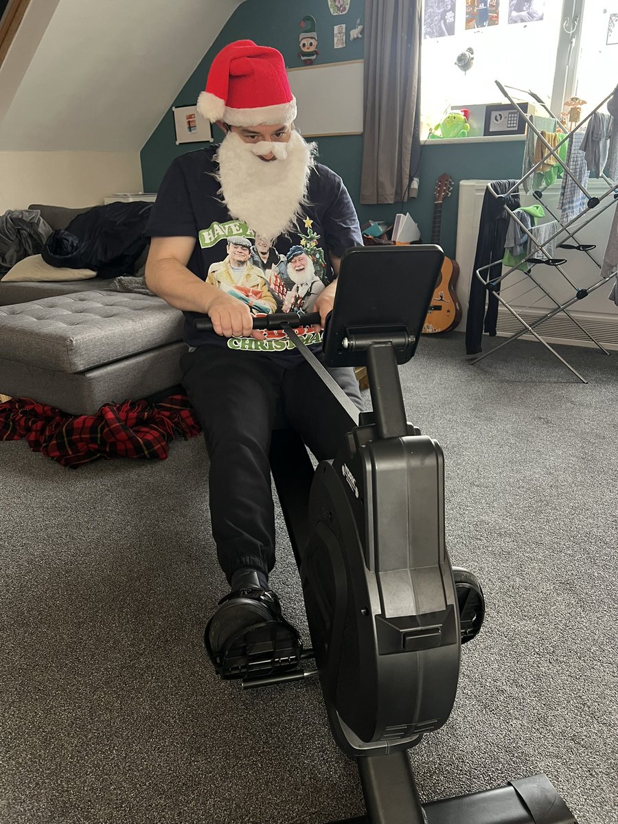 GorillaManFitn1's tweet image. Work out with Santa this morning in Hykeham 💪🧑‍🎄 #santaclaus #santaworkout #communityproject #communityfitness #cardioworkoutathome