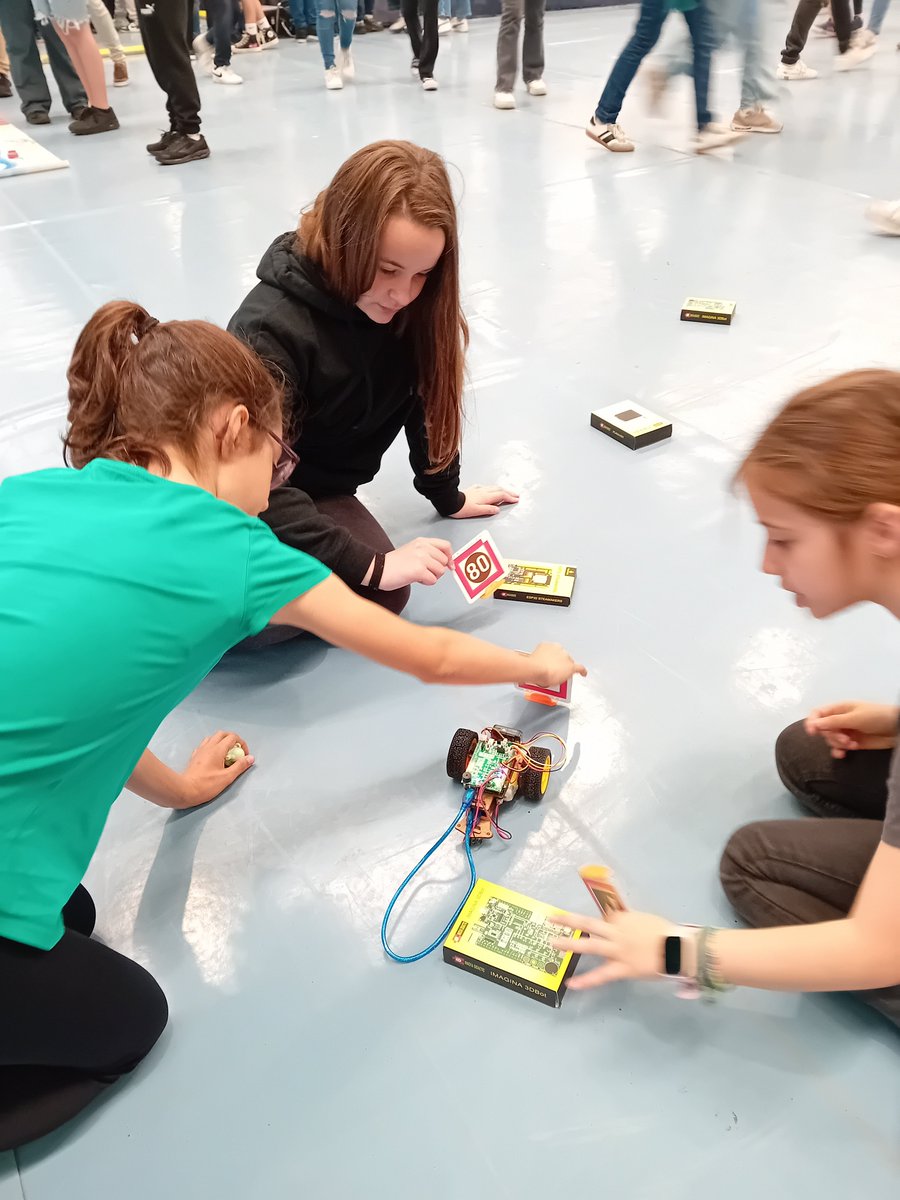 ToniMorenoRey's tweet image. RECOMANAT🤩
📸Robot 3DBot amb ESP32 i visió artificial (30 h)

Aprèn a muntar i programar un robot 3D amb sensors i càmera Sentry2

📅27/1 al 9/5 de 2026
🖥️Telemàtic síncron
👨‍🏫Formador: Toni Hortal
🎯Destinataris: Docents STEAM d’ESO, Batxillerat i FP
✍️aplicacions.gestioeducativa.gencat.cat/ords/pls/soloa…