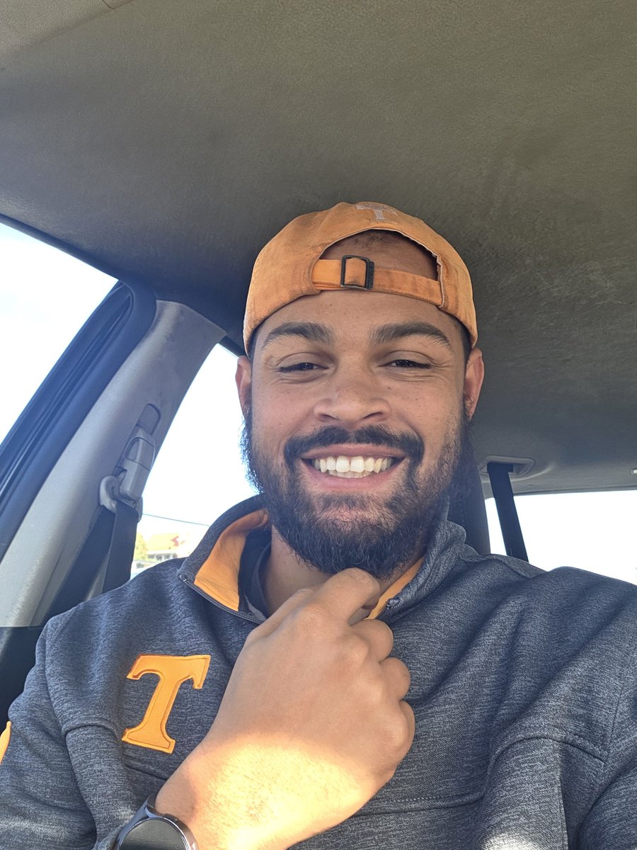 VolsGhost's tweet photo. Where are my #Tennesseevols fans? Can I get a follow? https://t.co/YvxLy1Xrtv