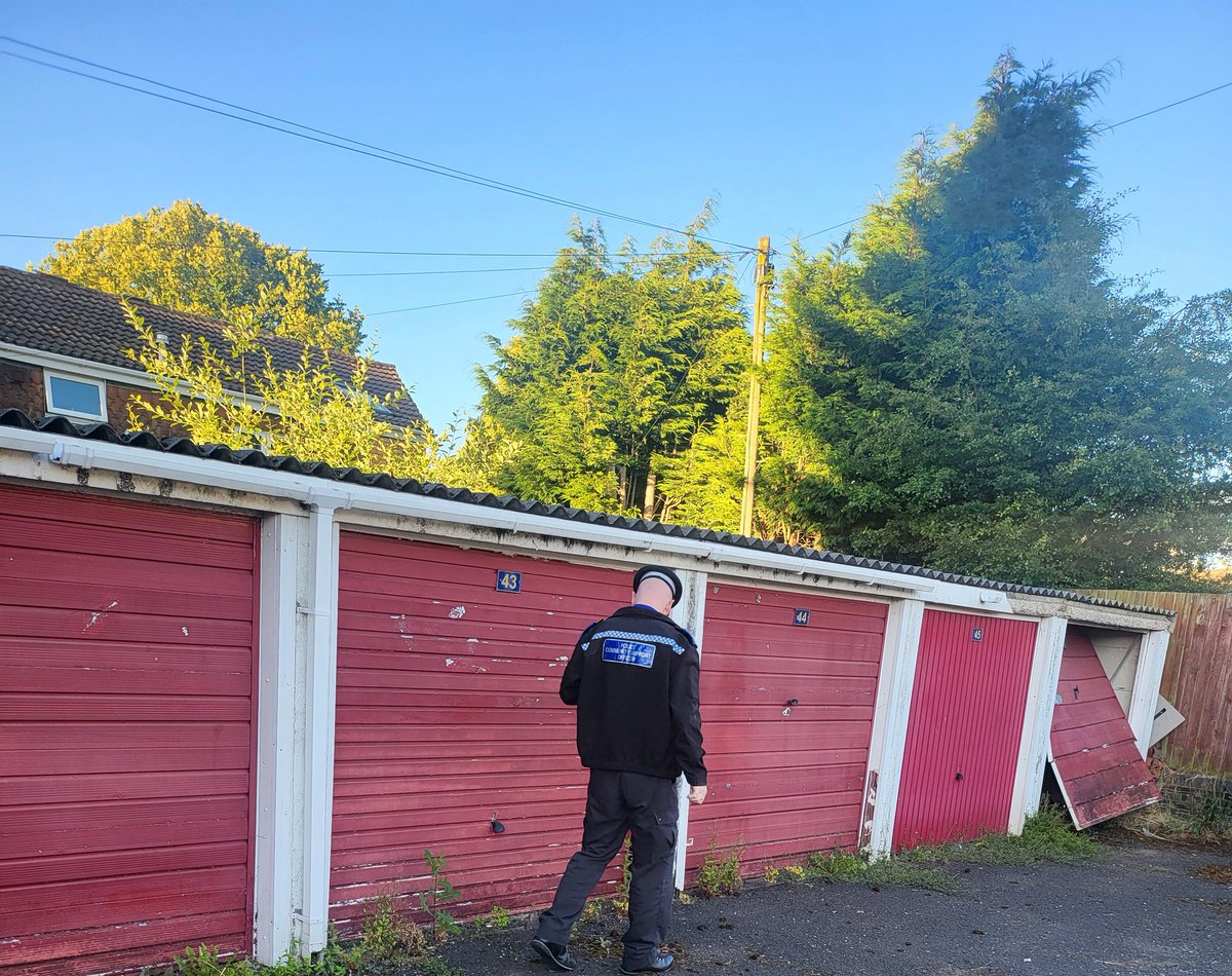 TettenhallWMP's tweet photo. Operation Sceptre is underway, with officers carrying out knife-crime sweeps around the Merry Hill area , Penn & Merry officers are on patrol to keep the community safe and reassured. #OperationSceptre #CommunitySafety https://t.co/au08P7WhP4