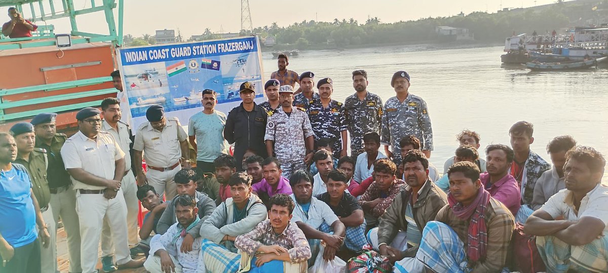 Indian Coast Guard <a href="/IndiaCoastGuard/">Indian Coast Guard</a> Ship, while on IMBL surveillance in the northern Bay of Bengal, apprehended a #Bangladeshi Fishing Boat (BFB) along with 28 crew members for illegally fishing inside India’s Exclusive Economic Zone (EEZ) on 20 Nov 25.